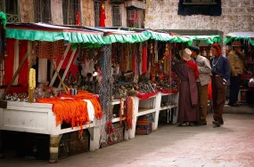 ཕོ་རོལ་མཆོད་འགྲུབ། (Phorol Chödrub): Marketplace Treasures