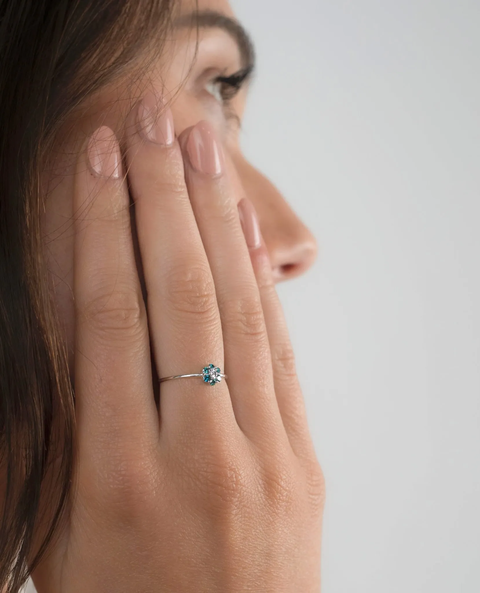 14K White Gold Blue and White Diamond 1MM Daisy Flower Ring