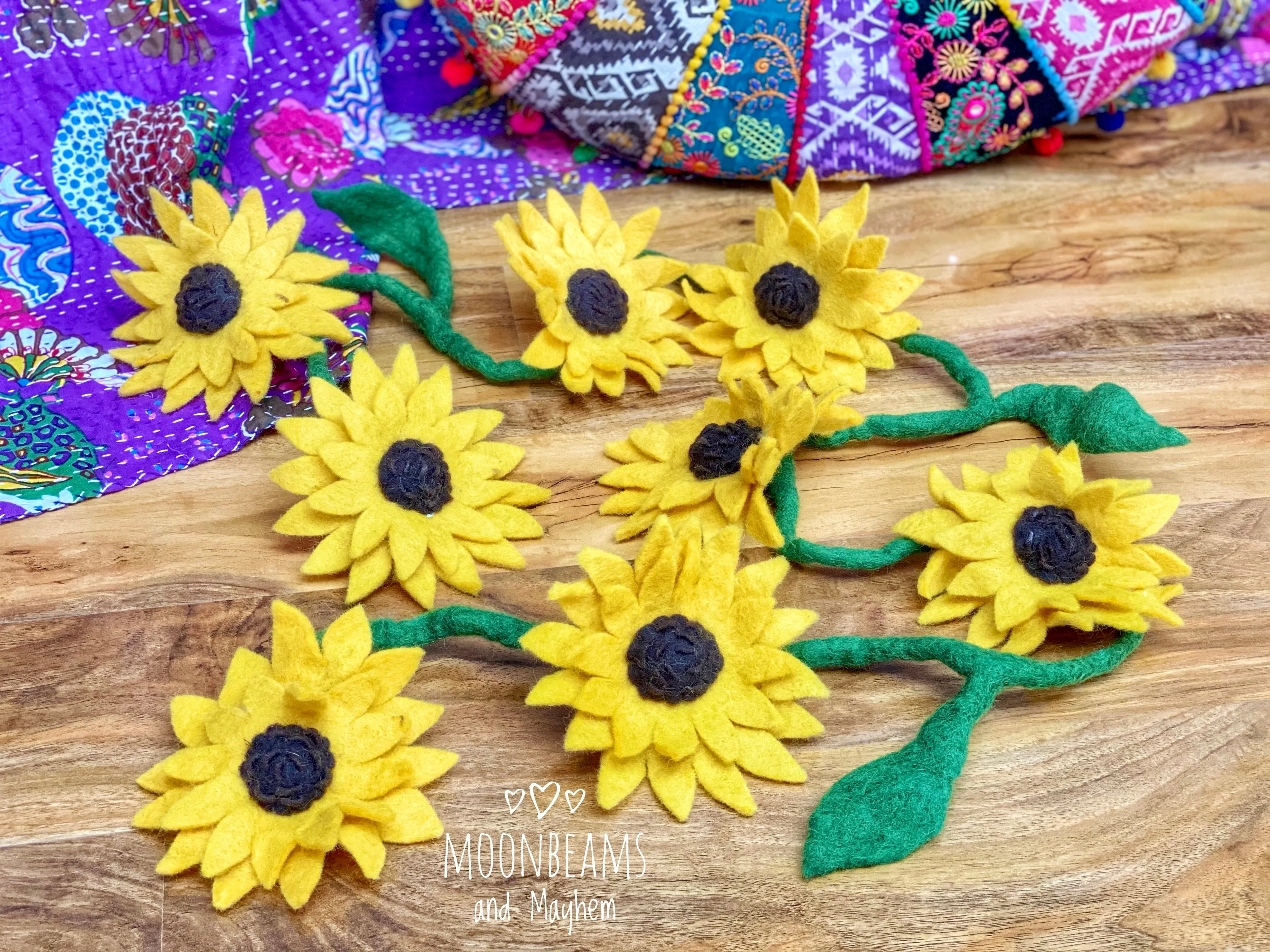 ENCHANTING LARGE FELTED SUNFLOWER STRAND