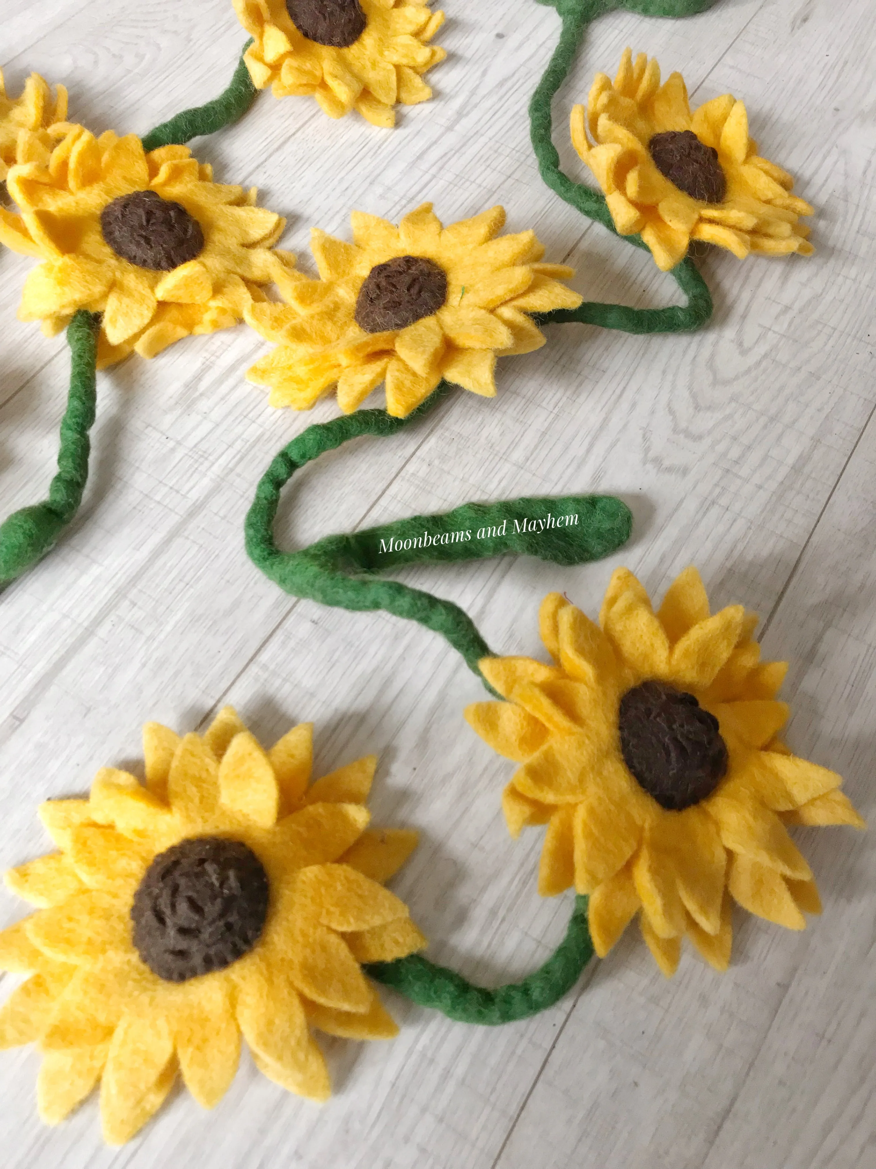 ENCHANTING LARGE FELTED SUNFLOWER STRAND