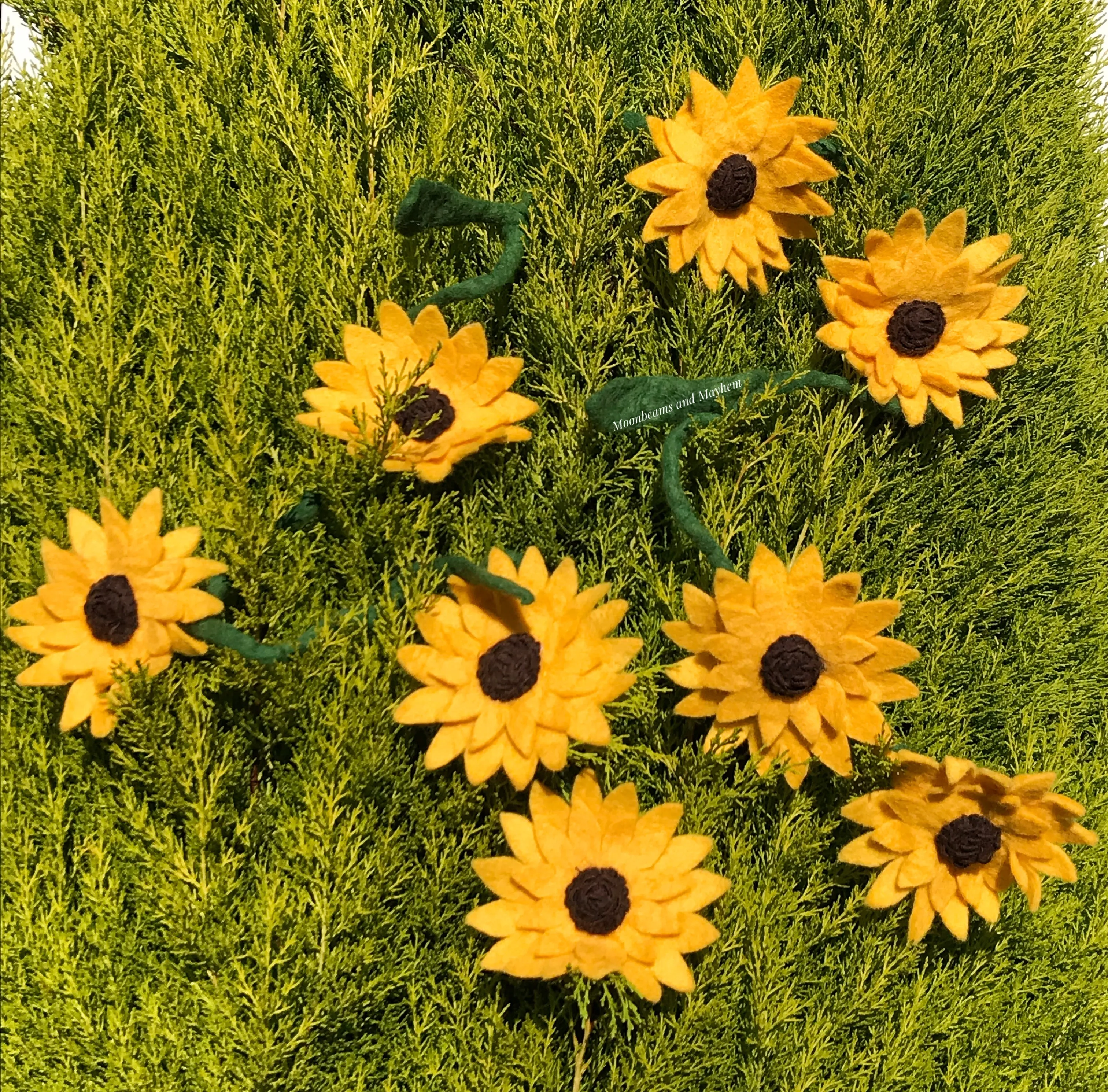 ENCHANTING LARGE FELTED SUNFLOWER STRAND