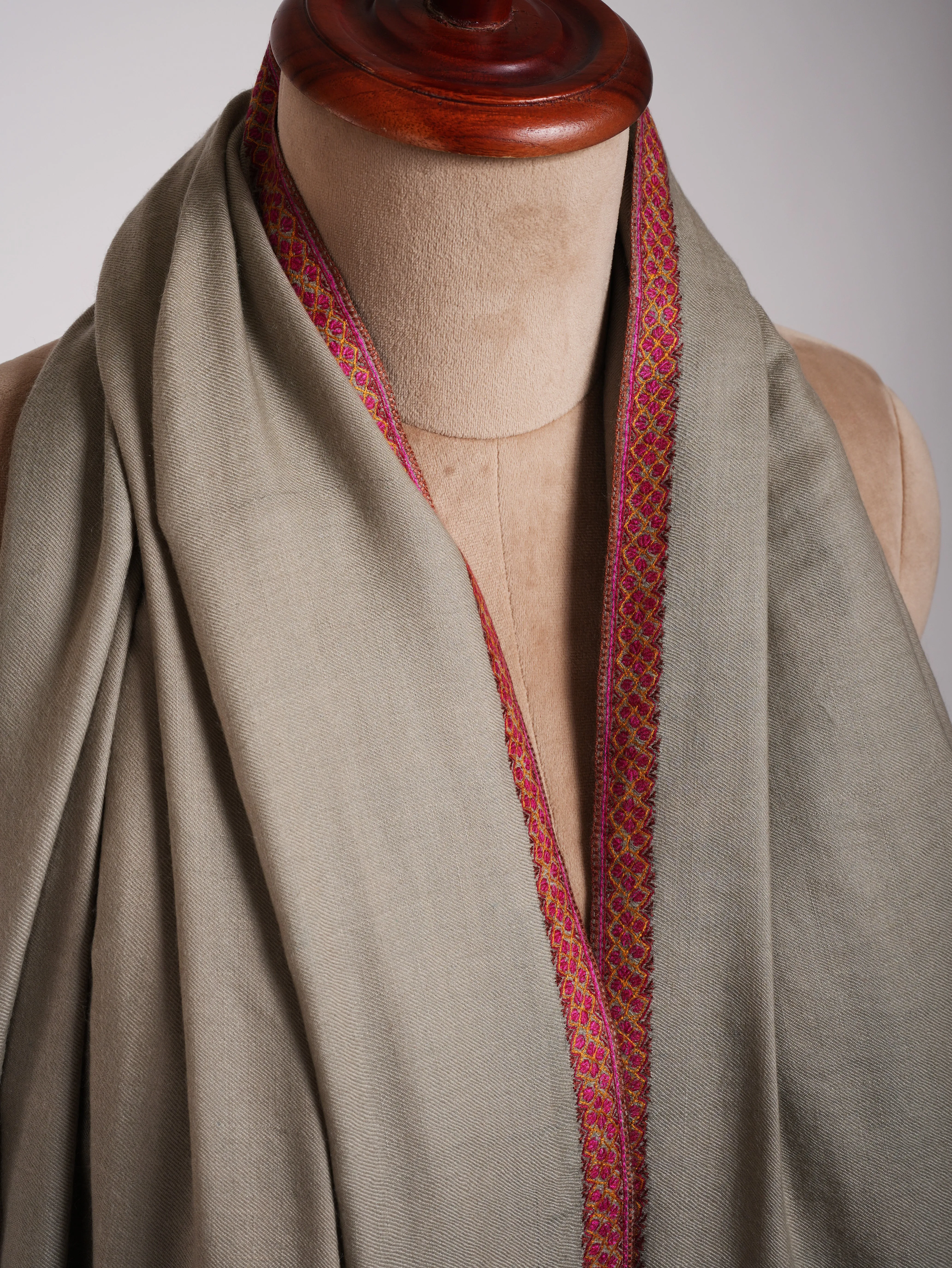 Grey Handloomed Kashmiri XL Pashmina Embroidered Shawl