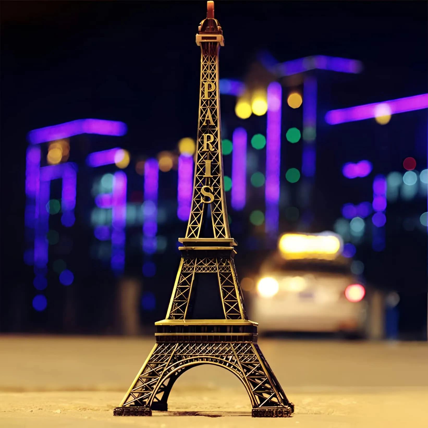 Oblivion Antique Finish 3D Gold Metal Paris Eiffel Tower Metal Craft Famous Landmark Building Metal Statue, Cabinet, Office, Gifts Decorative Showpiece.